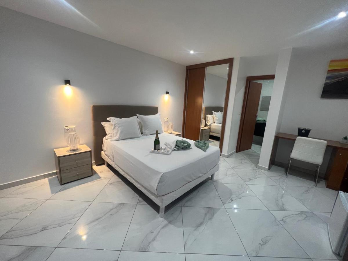 Hotel Residencial Santo Amaro Tarrafal  Zewnętrze zdjęcie